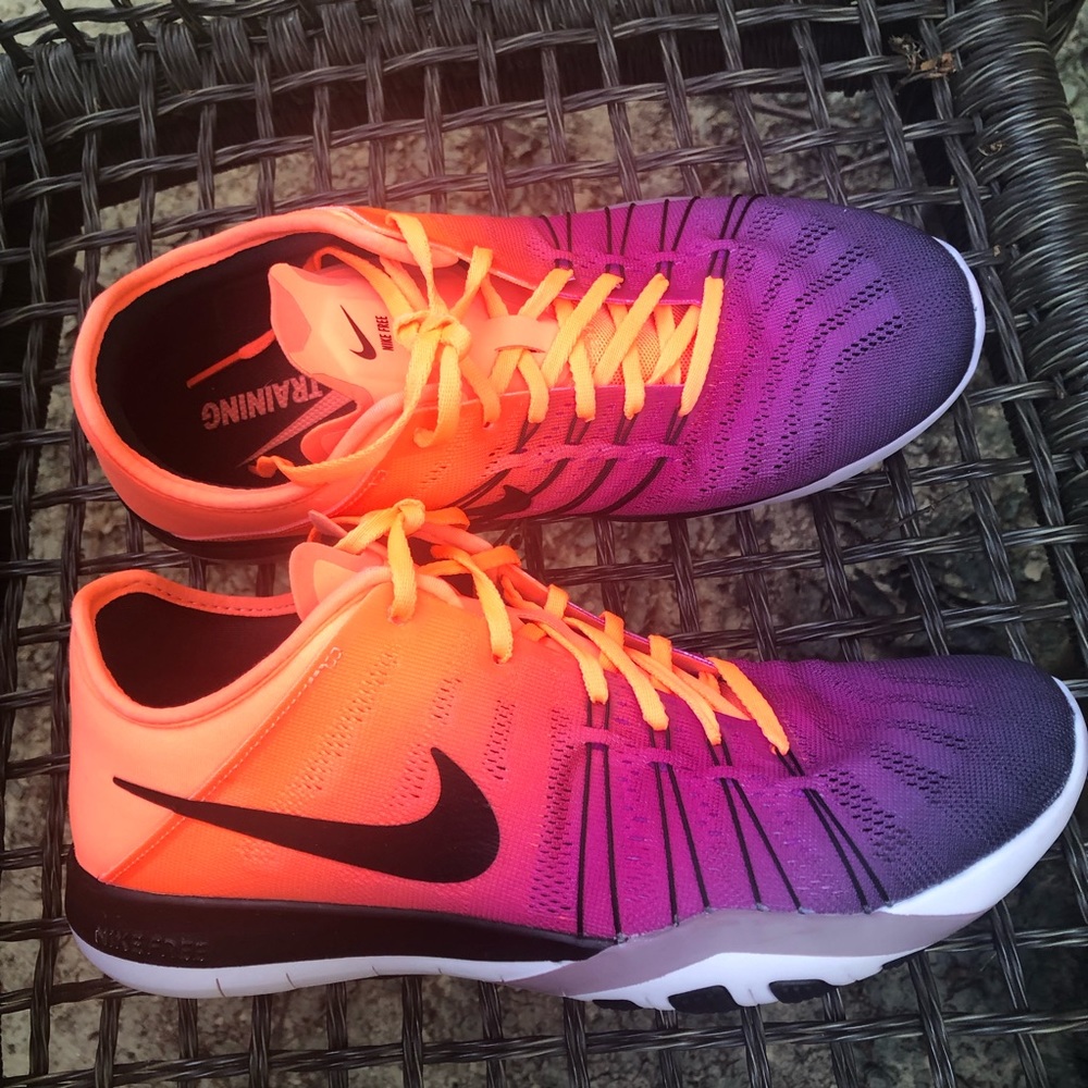 🌈Nike Free TR6 size 8.5
